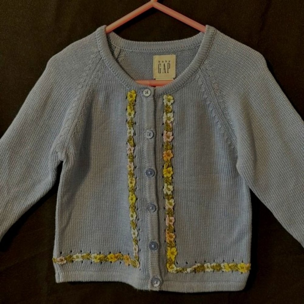 NWT Baby Gap Sweater w flowers 4xl - Picture 2 of 11